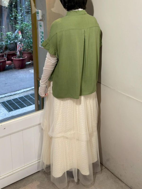 棉麻荷葉袖排扣前短後長上衣 