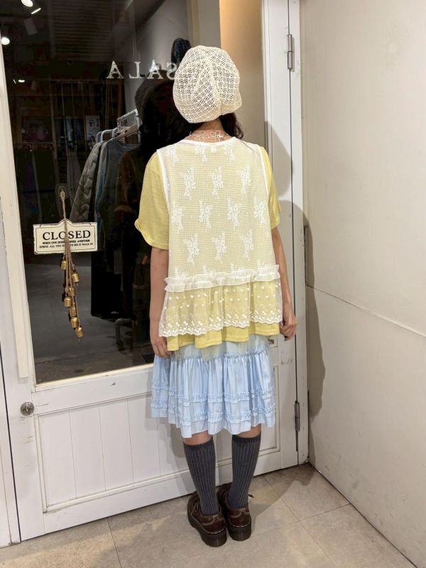 雙綁帶刺繡蕾絲下擺透紗波點背心 