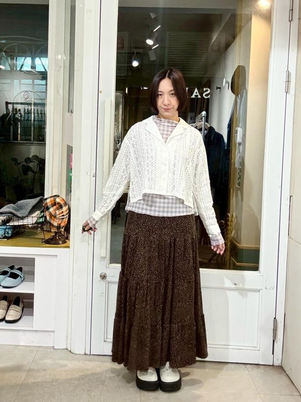 蕾絲簍空側開衩短板襯衫 