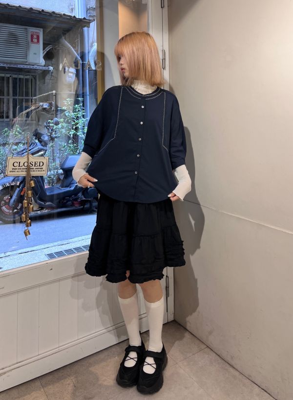 藏藍白車線圓領七分袖上衣 