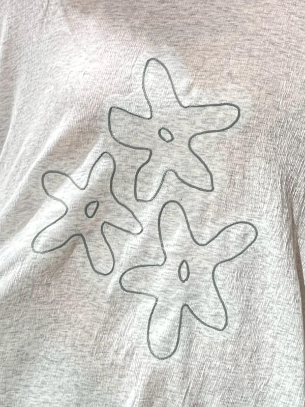 海星花撞色木耳捲邊透膚寬鬆落肩假兩件上衣 