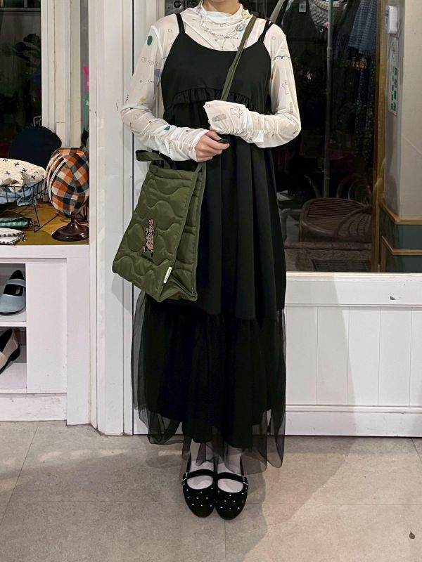 黑色花邊拼接紗紗吊帶洋裝 