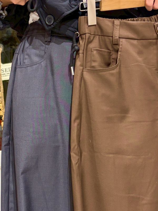 右小口袋後鬆緊腰彎刀西裝褲 