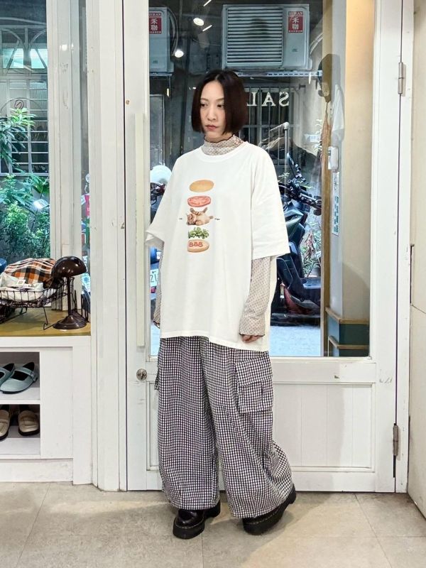 兩側翻蓋大口袋黑白九分格子褲 