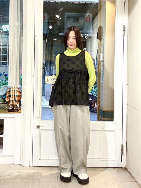 微金屬光澤滿版花抓皺拼接背心 