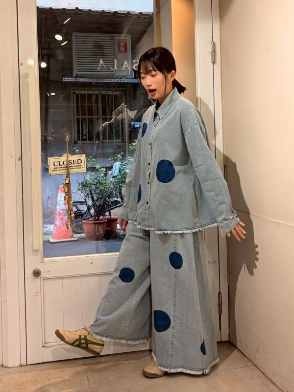 拼接布大圓點抽鬚下擺銀釦牛仔外套+寬褲 