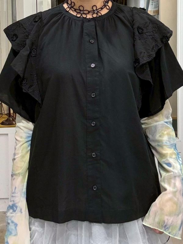 黑色雙層袖圓領排扣上衣 