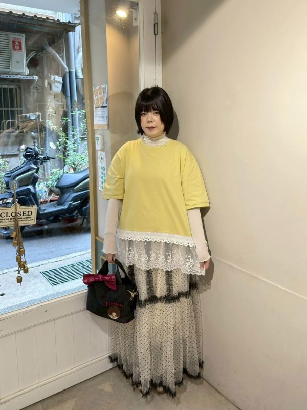 下擺蕾絲拼接短袖上衣 