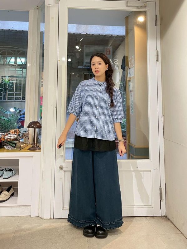 立體毛球藍白方格圓弧下擺五分袖前短後長中山領襯衫 