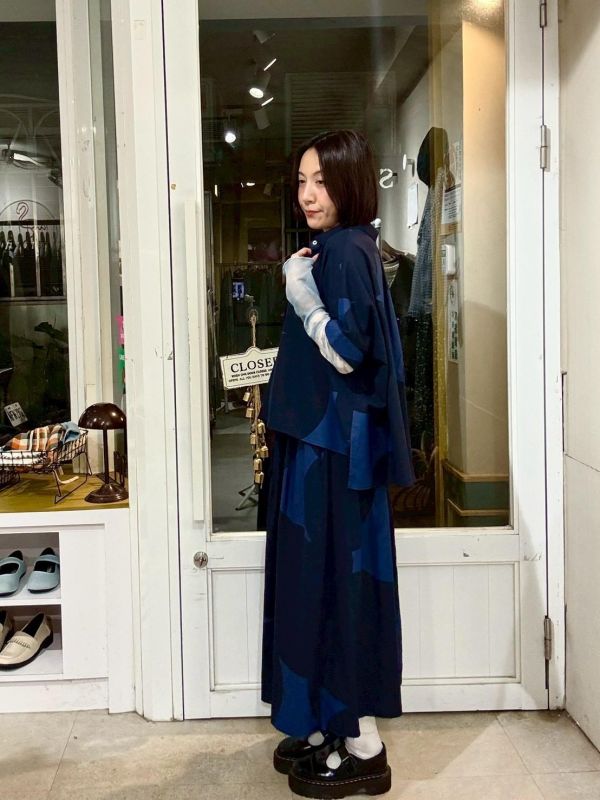 藍色塊襯衫圓裙套裝 