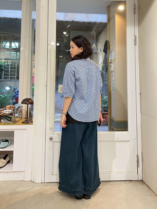 立體毛球藍白方格圓弧下擺五分袖前短後長中山領襯衫 