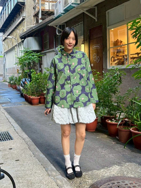 包布釦滿版花襯衫 