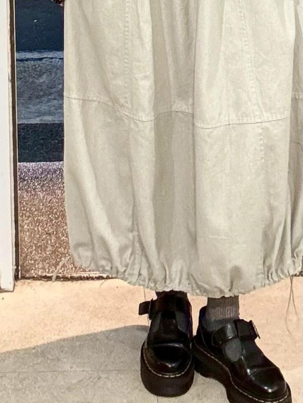 下擺抽繩花苞裙 