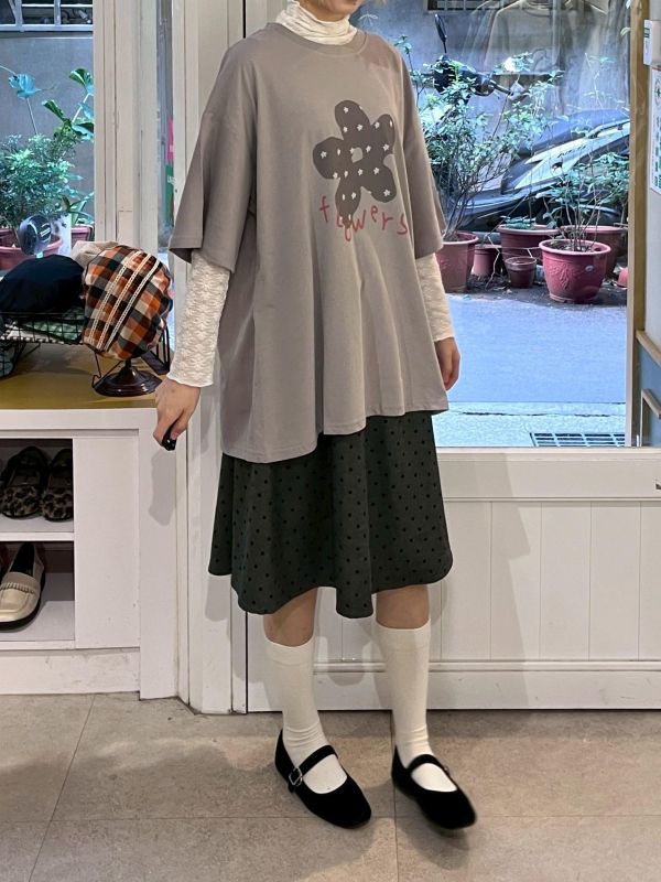 花朵字母印花落肩短袖Tee 