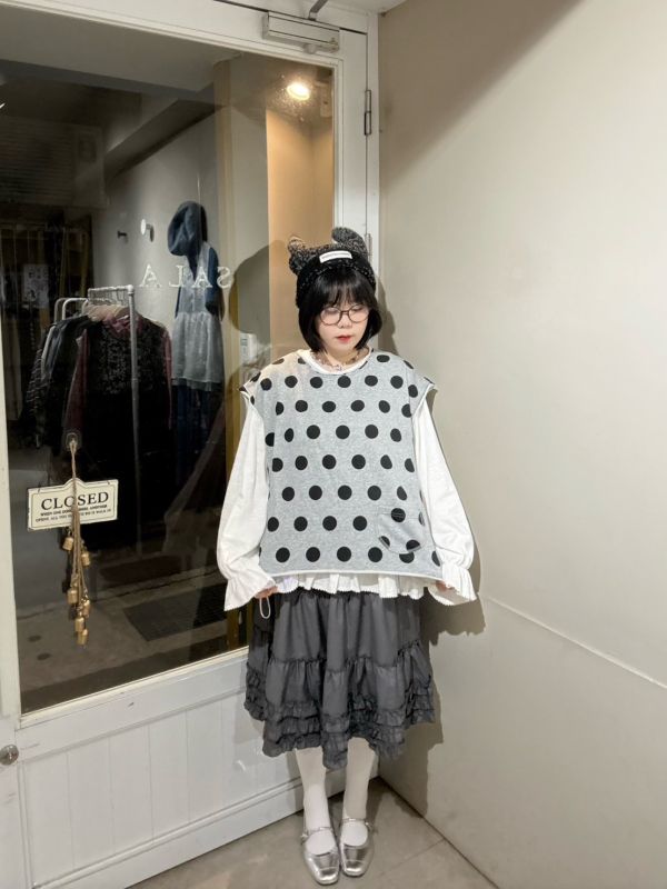 大圓點小口袋後布標背心 