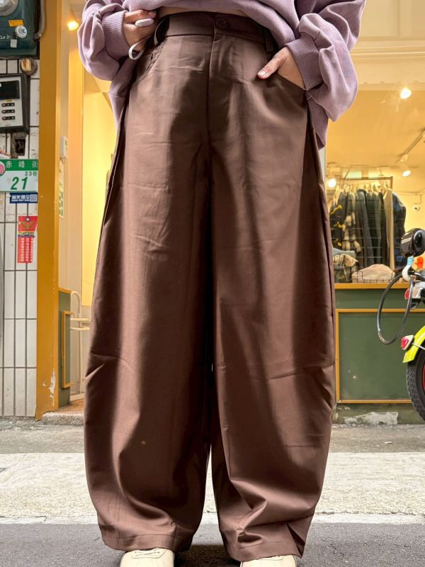 右小口袋後鬆緊腰彎刀西裝褲 