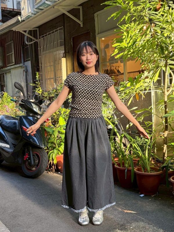 小花下擺水洗漸層色牛仔寬褲 