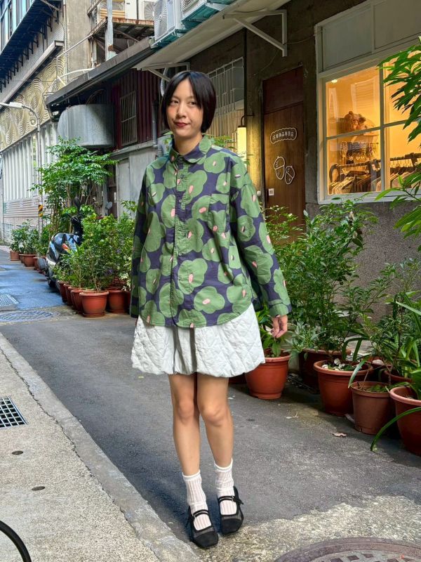 包布釦滿版花襯衫 