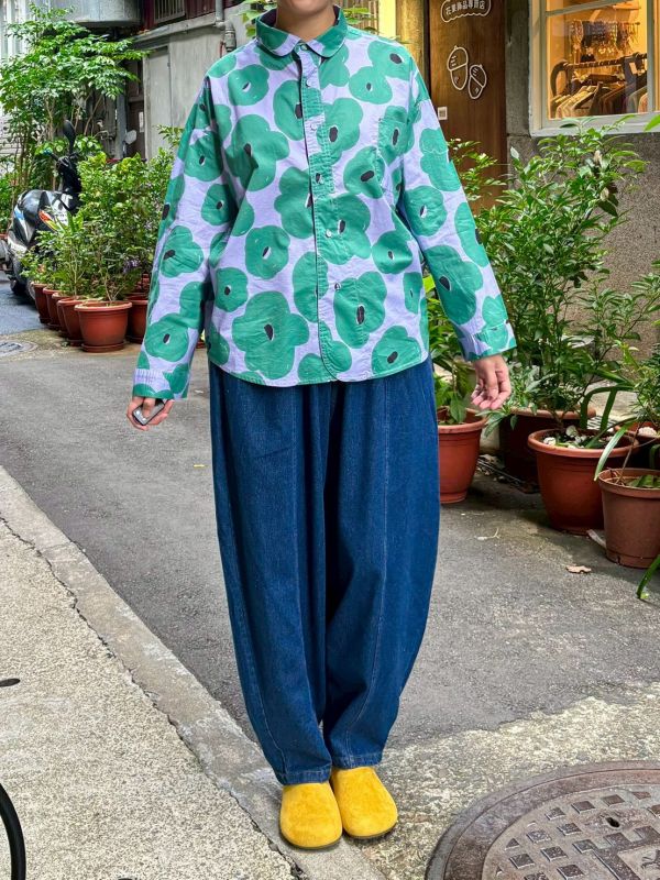 包布釦滿版花襯衫 