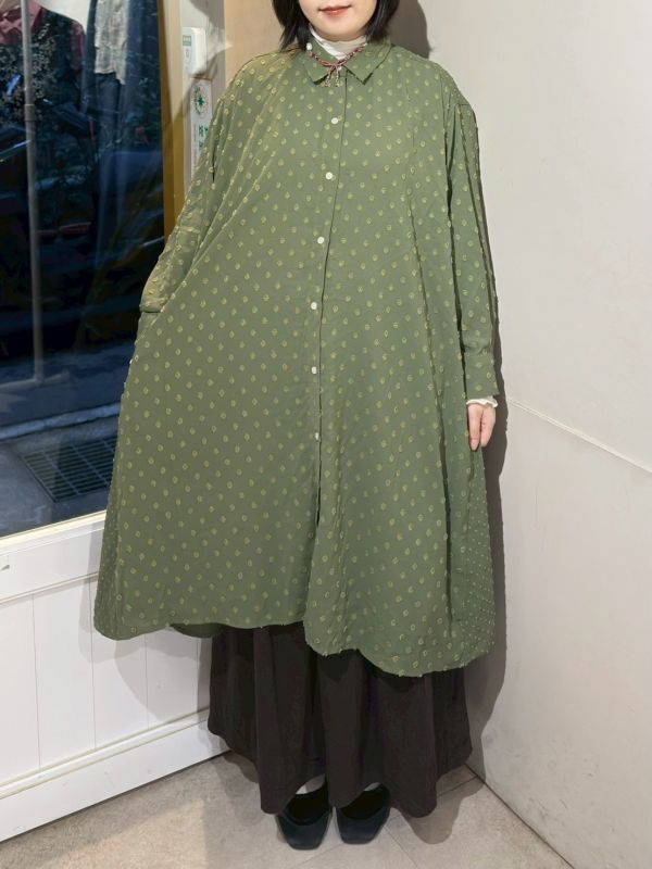 草綠色圓點立體刺繡長袖洋裝 