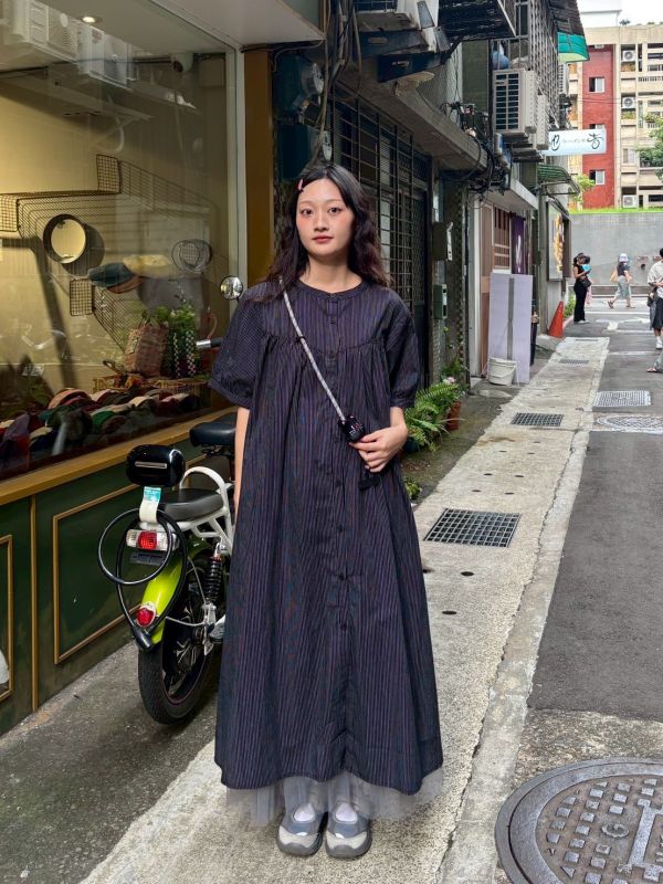 細直條海鷗車線抓皺長洋裝 