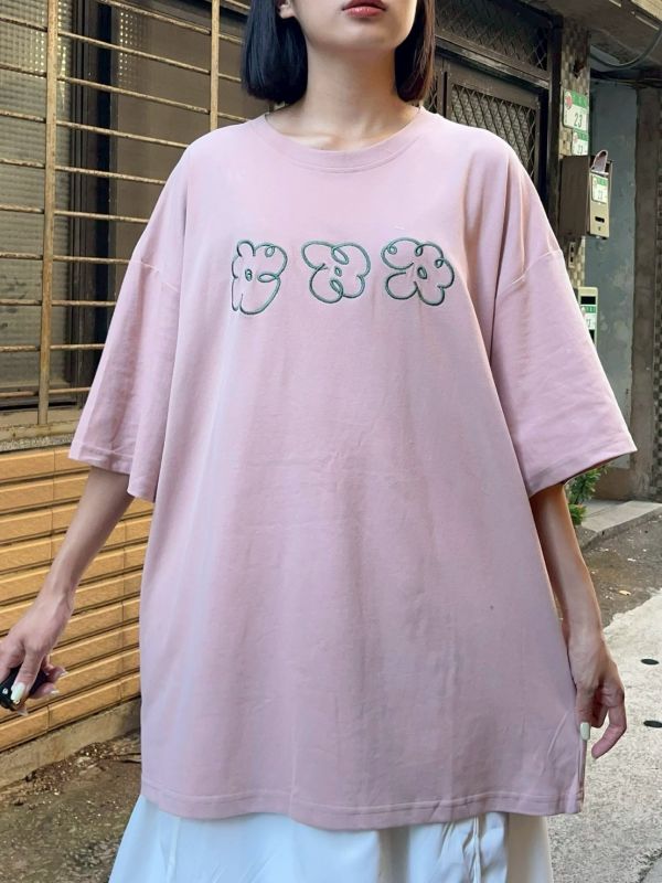 立體刺繡三朵小花oversized寬鬆Tee 