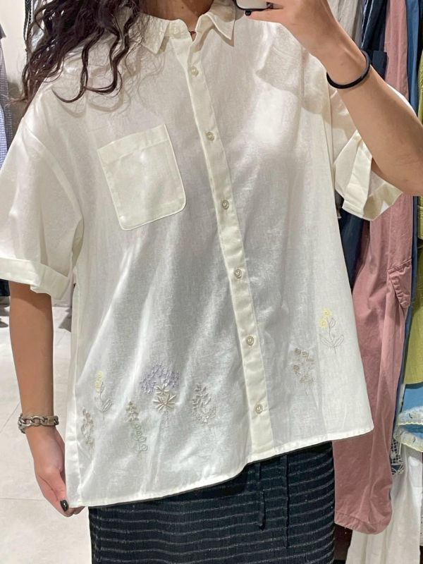 刺繡花園反折袖落肩翻領襯衫 