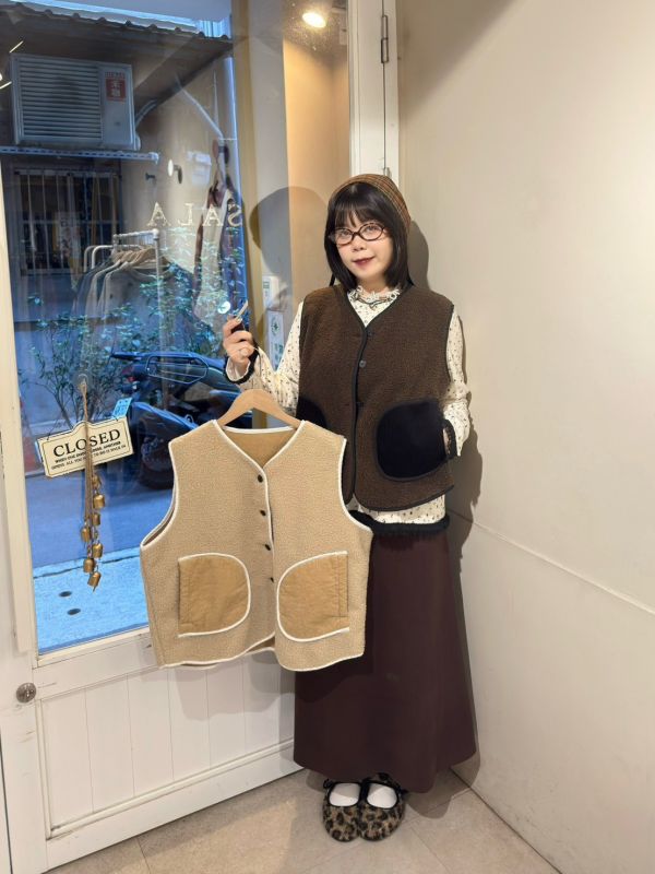 QQ毛排扣燈芯絨拼接口袋背心 