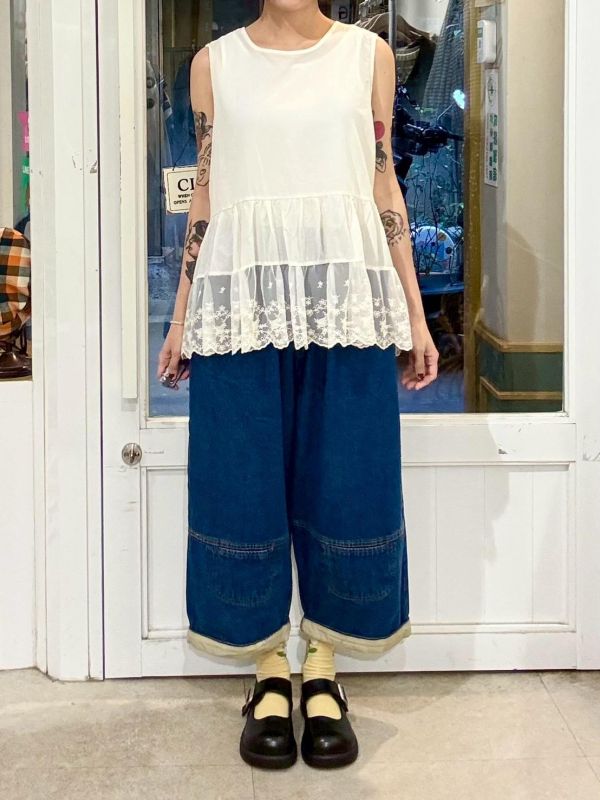 蕾絲拼接白背心 