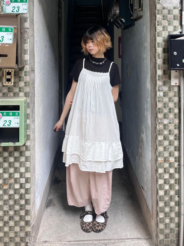 棉麻花邊打摺吊帶背心裙 