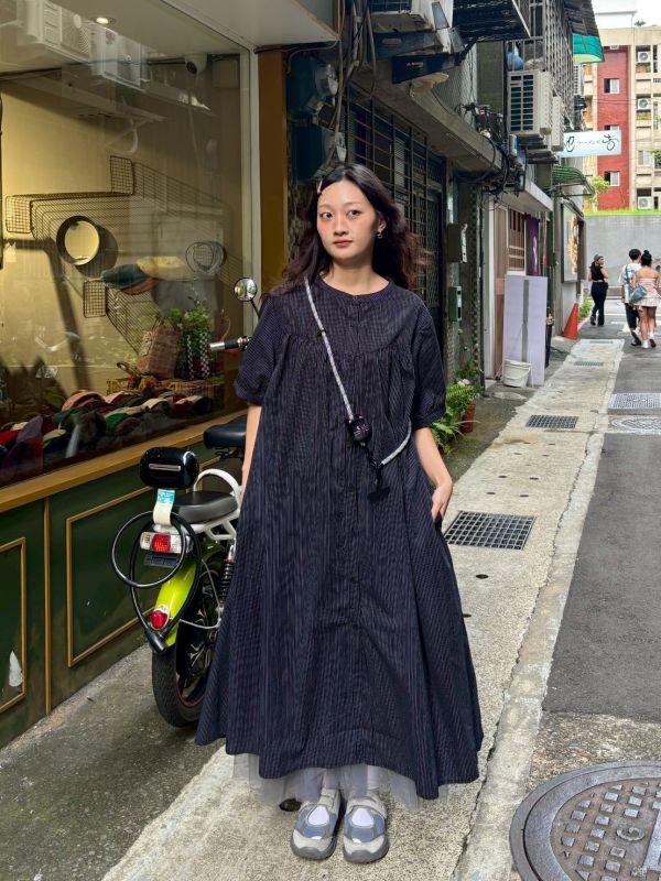 細直條海鷗車線抓皺長洋裝 