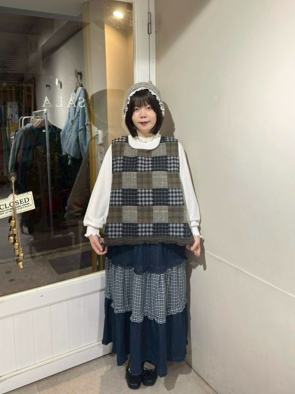 格紋拼接下擺刺繡抽鬚背心 