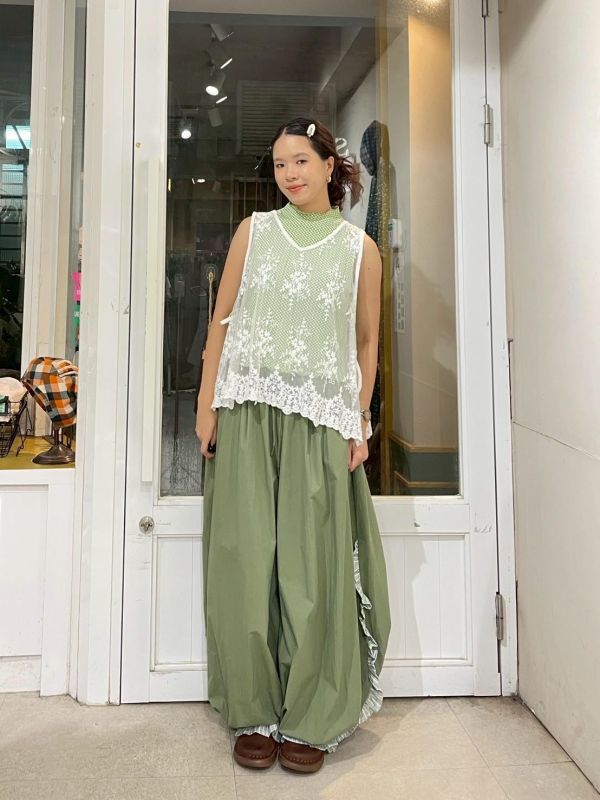 刺繡窗花波浪下擺側綁帶透膚外搭背心 