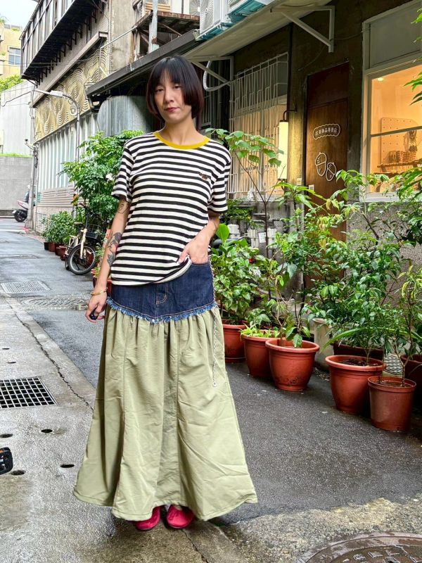 牛仔不收邊拼接傘狀刷刷布裙 