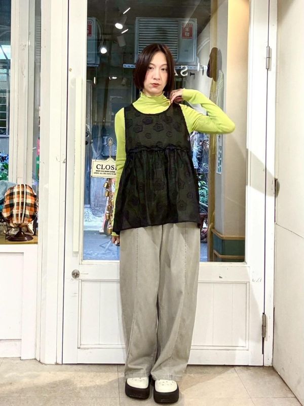 微金屬光澤滿版花抓皺拼接背心 