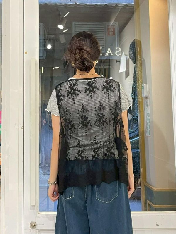 刺繡窗花波浪下擺側綁帶透膚外搭背心 