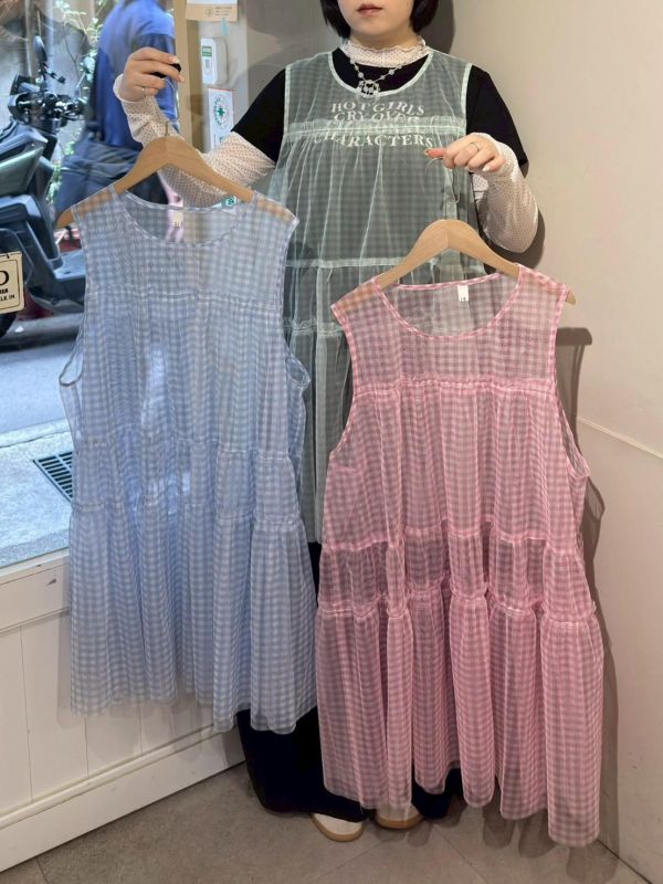 格紋層次紗寬肩帶背心 