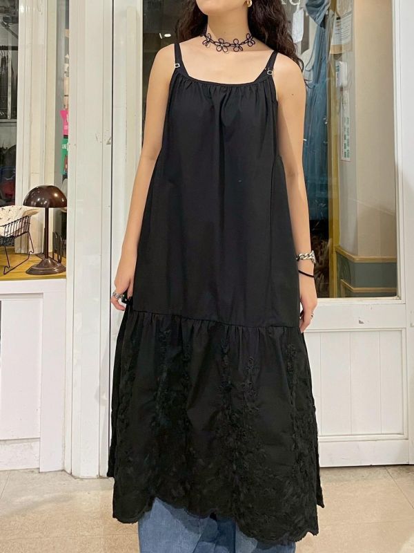 可調節細肩圓弧切線雙口袋立體紗花朵波浪下擺洋裝 