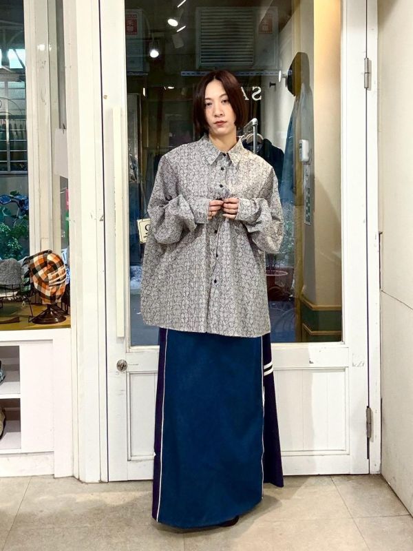 滿版花落肩寬版花形鈕扣襯衫 