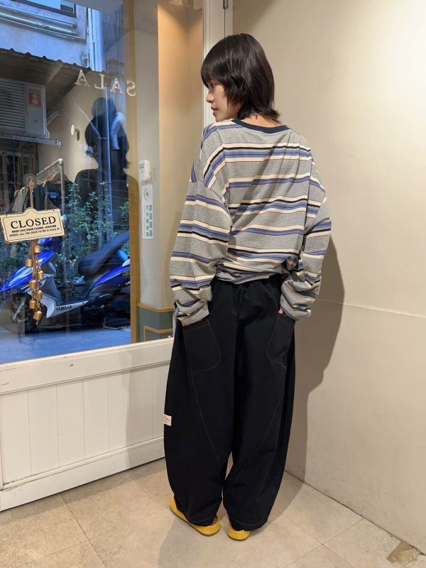 設計線條側布標錐形褲 