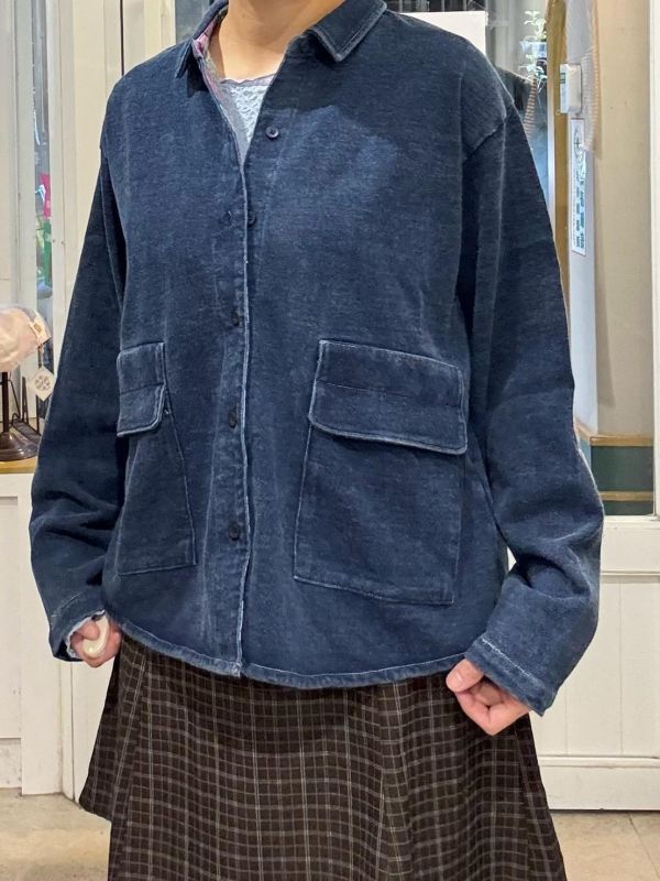 短版牛仔布格紋拼接翻蓋大口袋上衣 