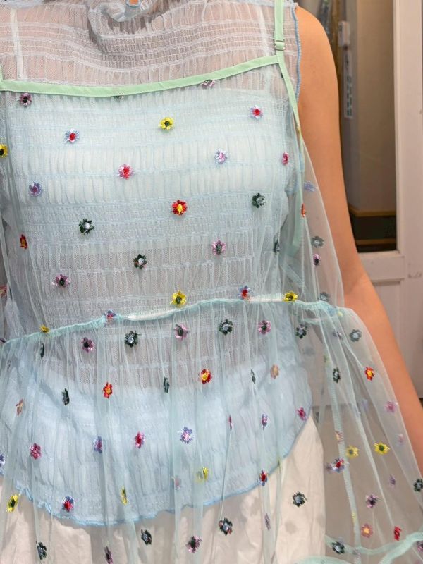 刺繡小花透紗細肩帶洋裝 