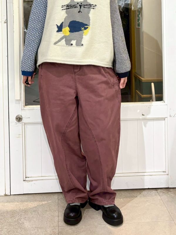 伸縮腰抽繩內側圓弧拼接車縫彎刀褲 