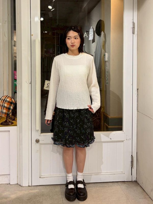 立體壓皺木耳邊長袖上衣 