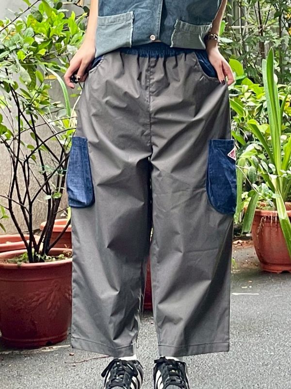 牛仔x刷刷布拼接立體口袋小布標鬆緊腰寬褲 