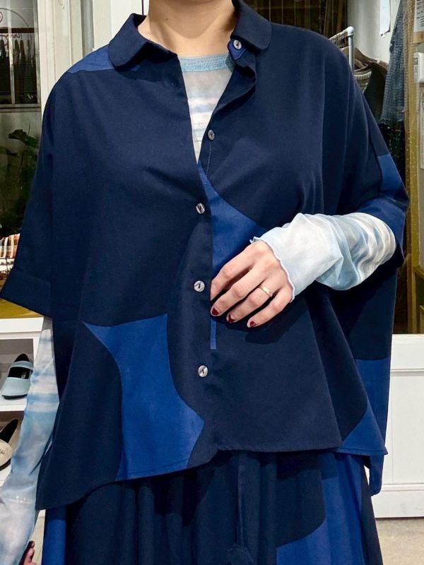 藍色塊襯衫圓裙套裝 