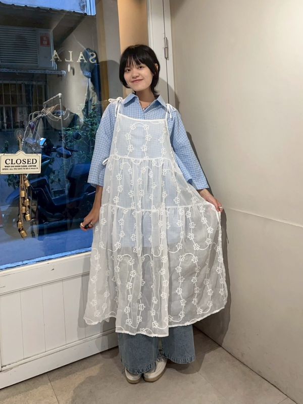 立體纏繞花朵肩側雙綁帶罩衫 