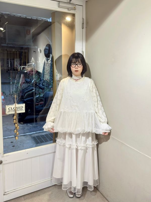 立體紗花朵刺繡拼接紗側綁帶背心 