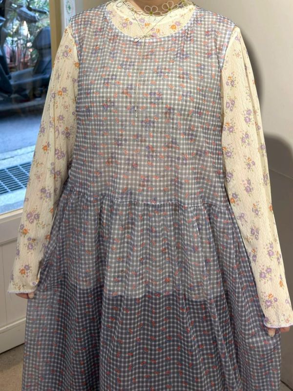 櫻桃格紋荷葉下擺透紗罩衫 