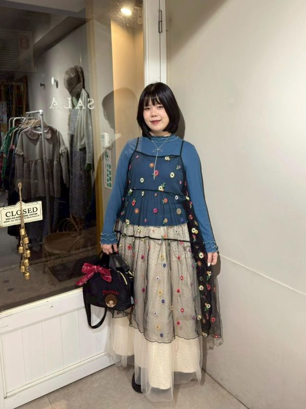 彩色花卉刺繡吊帶紗洋裝 